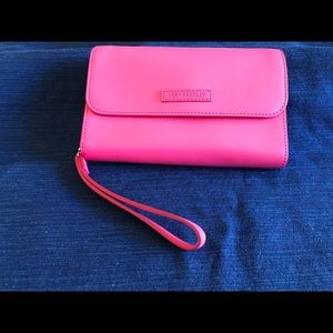 Vera Bradley Bags - RFID Vera Bradley Wristlet NWOT Vera Bradley Bags - RFID Vera Bradley Wristlet NWOT